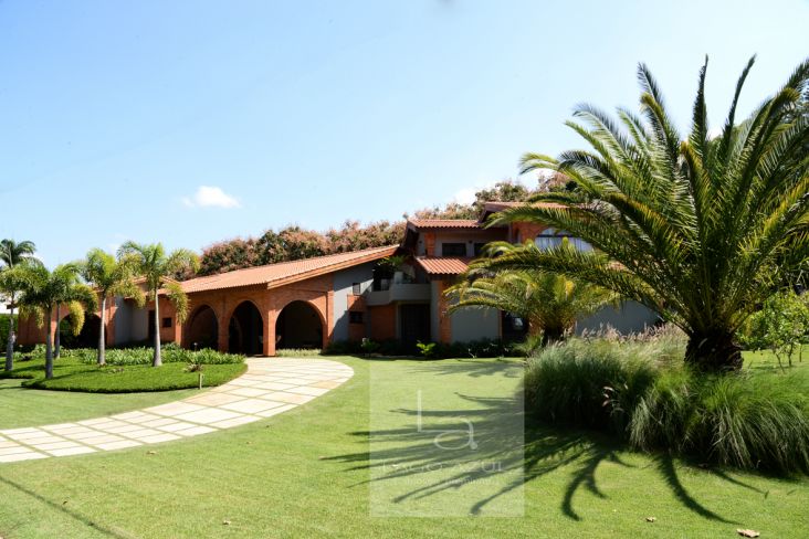 Agradável casa térrea na melhor localização frente ao golfe na raia 9. Agradável casa térrea na melhor localização frente ao golfe na raia 9.