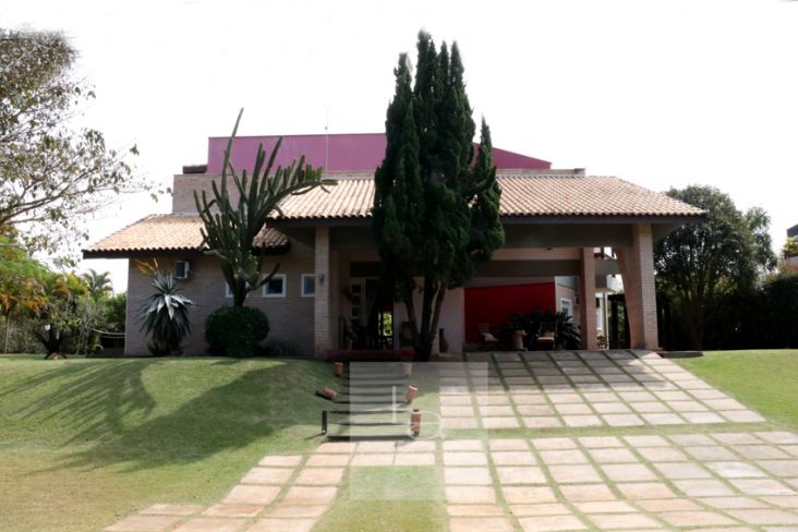 Casa com projeto aconchegante e bela vista para o morro de Ipanema Casa com projeto aconchegante e bela vista para o morro de Ipanema