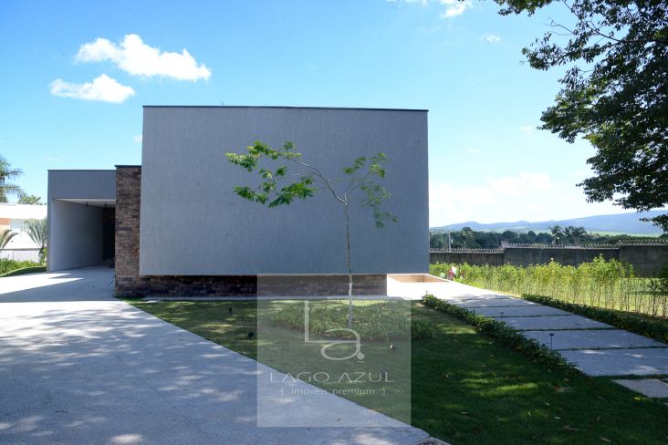 Novíssima casa térrea de muito bom gosto Novíssima casa térrea de muito bom gosto